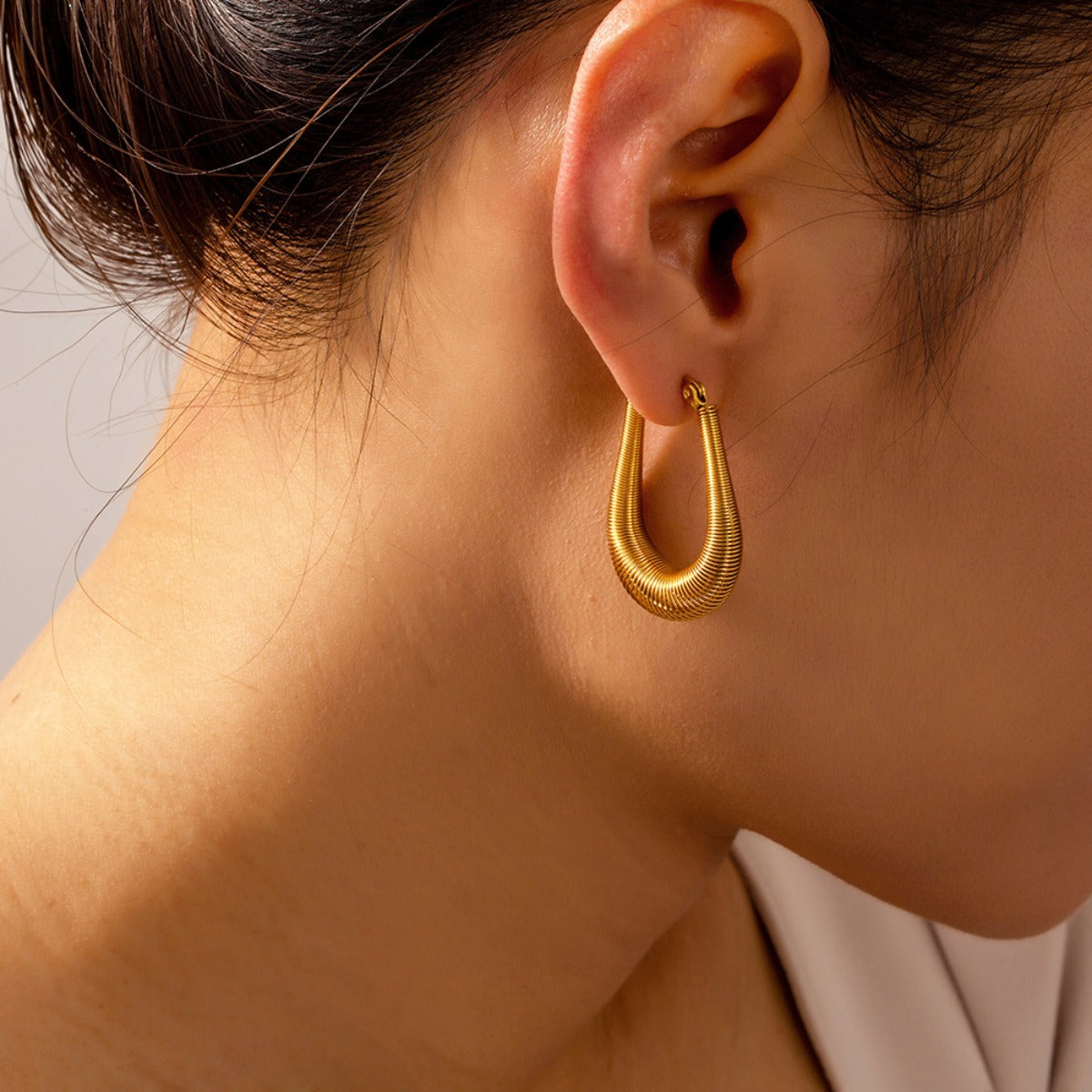 The Shape of U Hoop Earrings