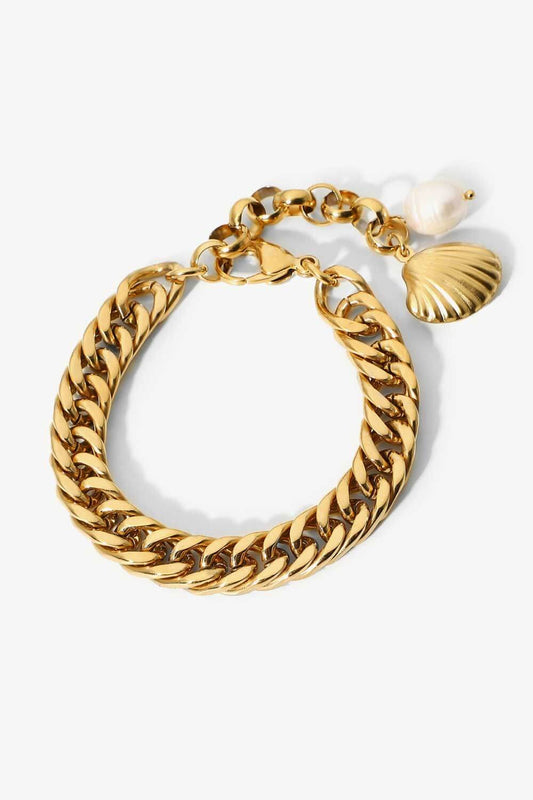 Coastal Elegance Gold Chain Bracelet with Sea Shell and Pearl