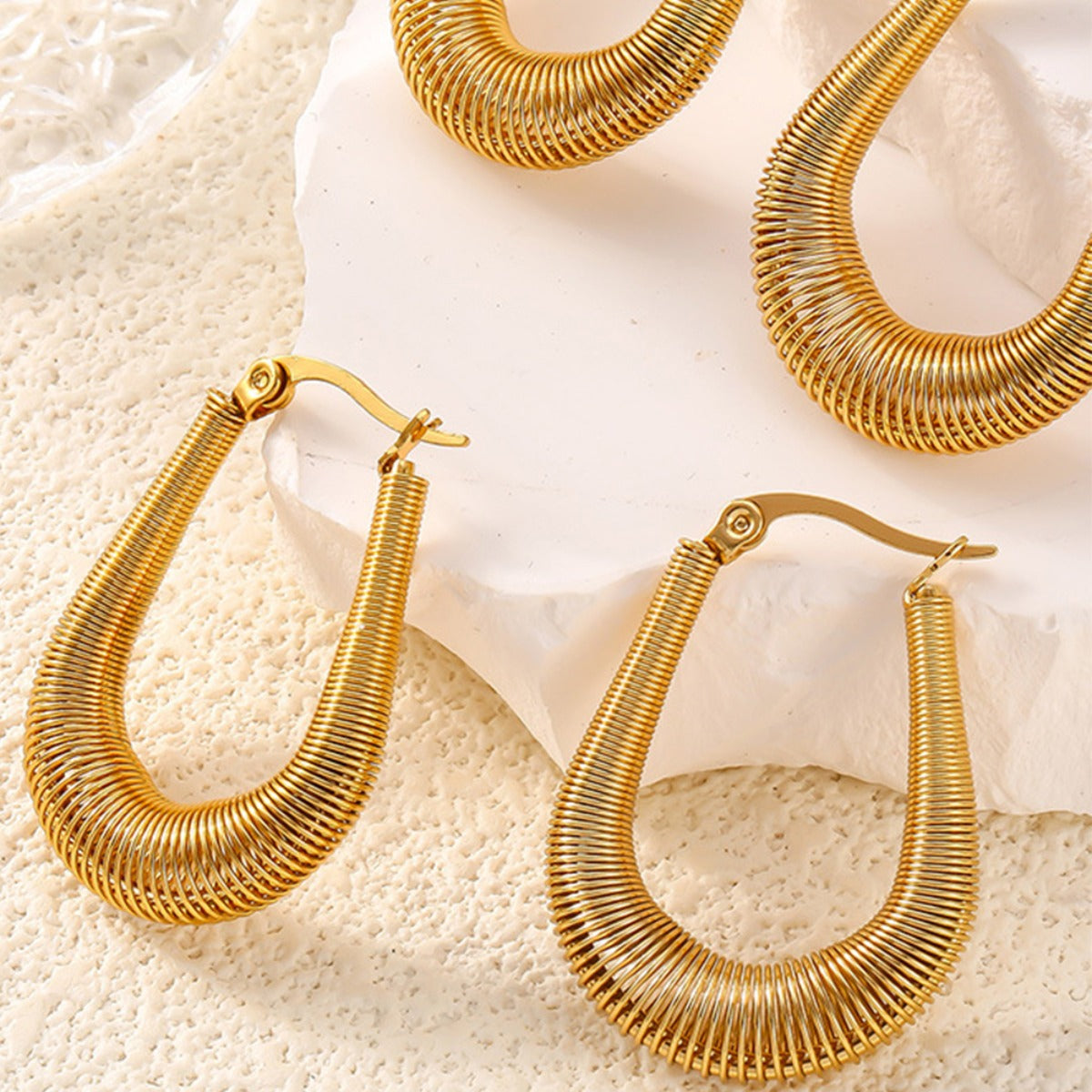 The Shape of U Hoop Earrings